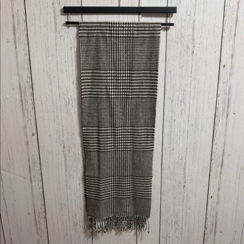 NWT Better than Cashmere Stylish Houndstooth Scarf